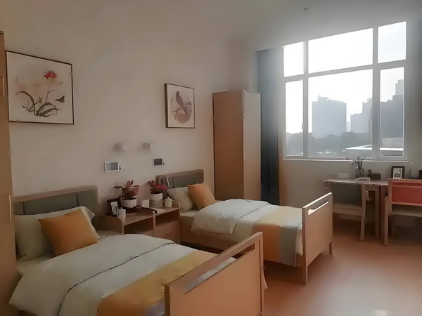 偶遇何猷君穿两年前的增高鞋，奚梦瑶外八严重